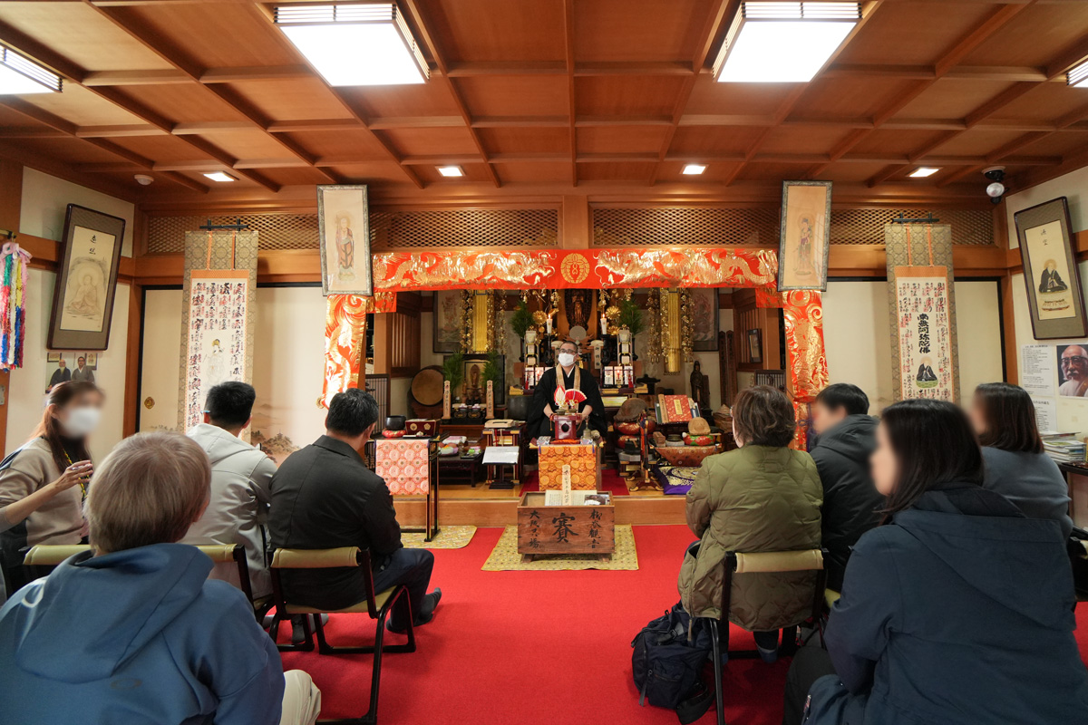 香港の東華三院グループ（寺院・病院・学校等を多角経営）のCEO〘蘇祐安 行政総監〙が、泰聖寺に視察見学に来られました。2