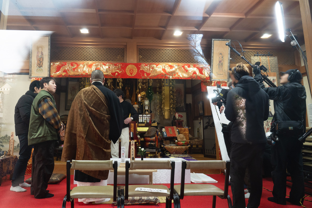 泰聖寺境内にて、テレビ大阪の番組「大阪おっさんぽ」の収録がありました。3