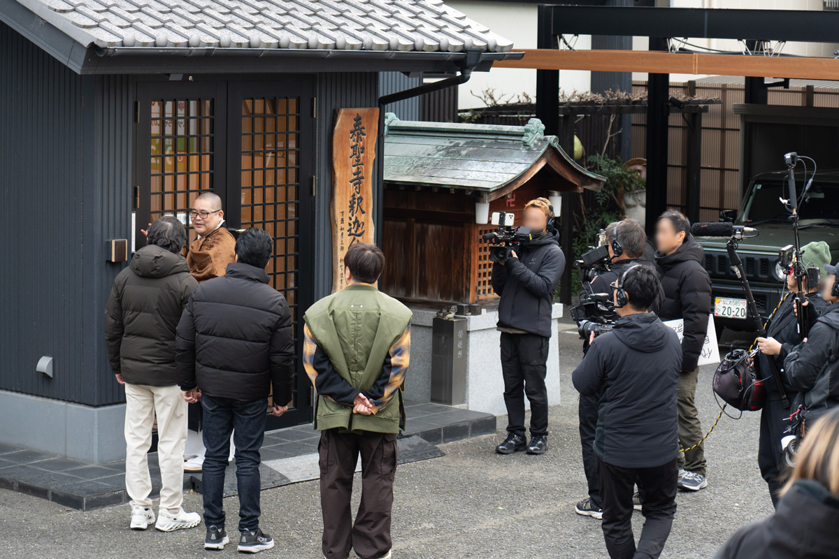 泰聖寺境内にて、テレビ大阪の番組「大阪おっさんぽ」の収録がありました。6