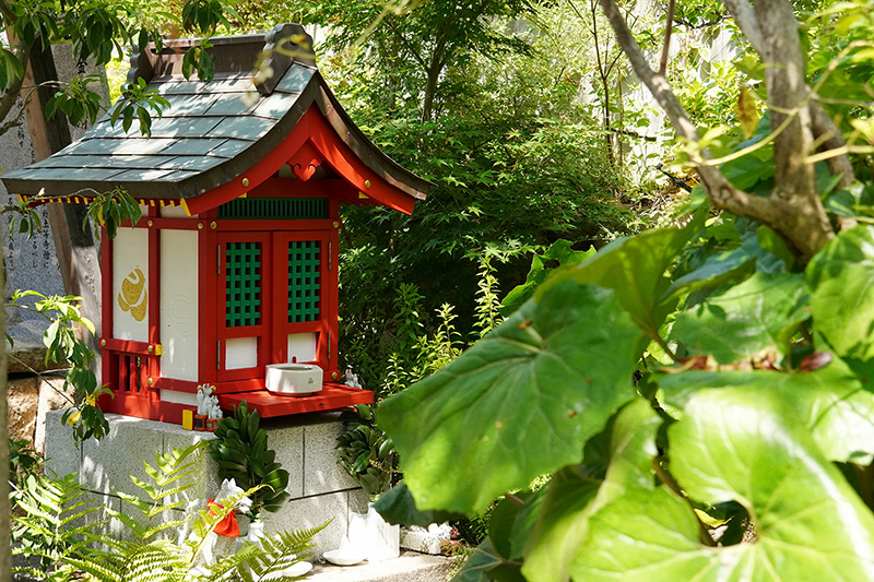 眼力稲荷大明神の新鳥居が奉納されました。9