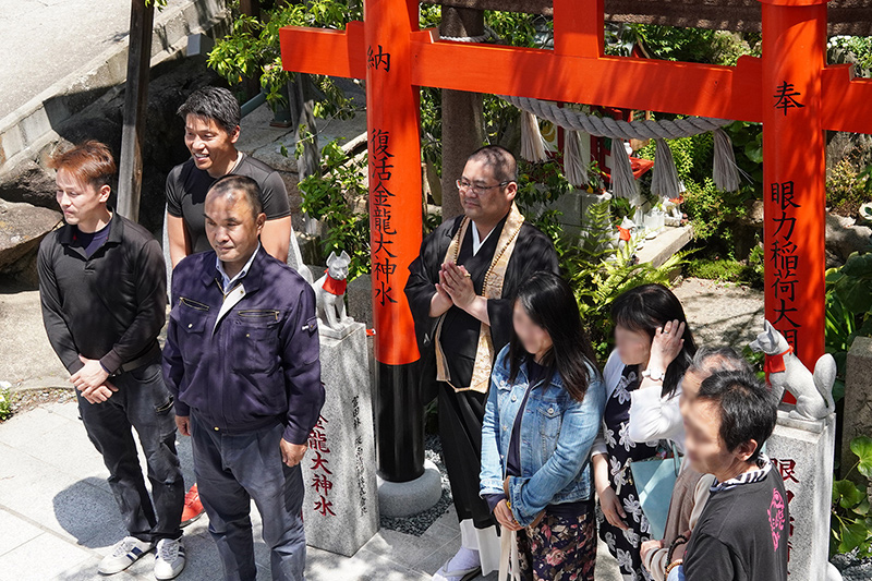 眼力稲荷大明神の新鳥居が奉納されました。2